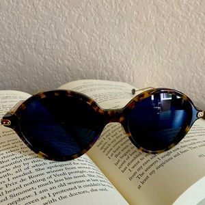 Dior sunglasses brand new in bag can send generic box